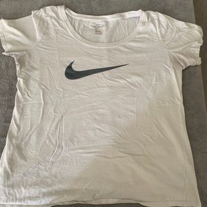 *SOLD* NIKE short sleeve women’s tshirt size large